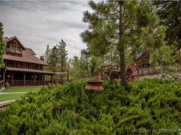 Knickerbocker Mansion Country Inn ビッグ・ベアー・レイク エクステリア 写真