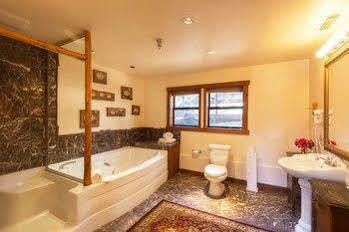 Knickerbocker Mansion Country Inn ビッグ・ベアー・レイク エクステリア 写真