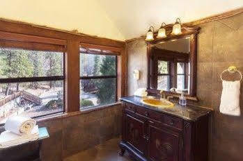 Knickerbocker Mansion Country Inn ビッグ・ベアー・レイク エクステリア 写真
